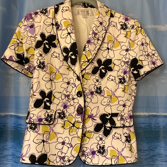 Tahari excellent shape short sleeve jacket. - Picture 5 of 5